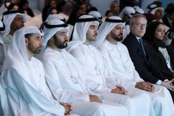 محمد
      بن
      راشد
      بن
      محمد
      يكرّم
      الفائزين
      بجائزة
      تكنولوجيا
      الحكومات