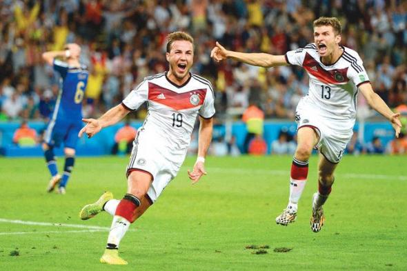 «قاهر ميسي» وسترلينغ مرشحان للعب في دوري الدرجة الأولى الإماراتي