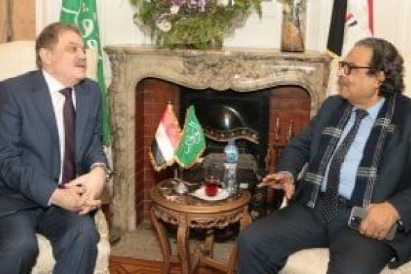 السيد
البدوى
خلال
استقبال
فريد
زهران:
لسنا
حزبًا
مواليًا
ونسعى
لتشكيل
تيار
معارض