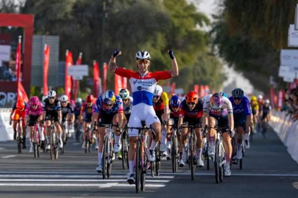 الهولندية
      لورينا
      بطلة
      المرحلة
      الأولى
      لطواف
      الإمارات
      للسيدات