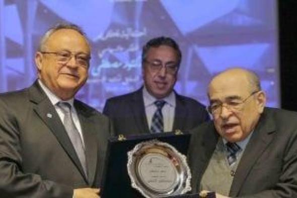 أهداها
كتبه..
مكتبة
الإسكندرية
تكرم
الدكتور
مصطفى
الفقى