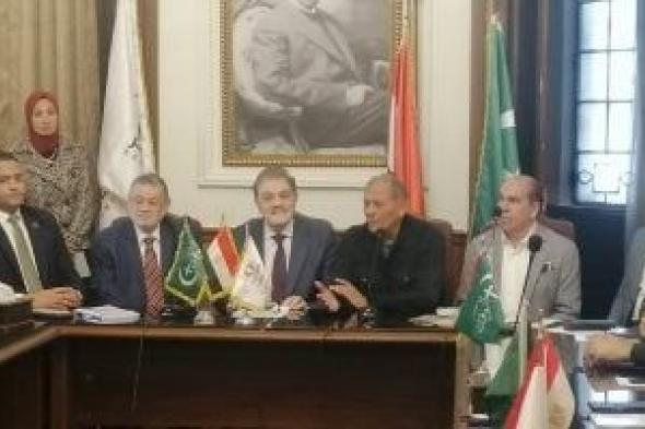 السادات
والخرباوي
ورئيس
كيان
مصر
يزورون
السيد
البدوي
لتهنئته
برئاسة
حزب
الوفد