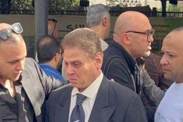 المستشار
محمد
شيرين
فهمى
ينهار
فى
البكاء
فى
جنازة
محمد
ناجي
شحاته..
صور