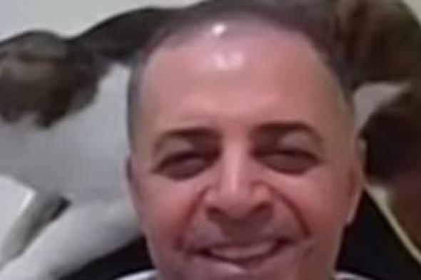 لحظة
طريفة
على
الهواء..
قطة
تقتحم
لقاءً
صحفيًا
وتقفز
على
كرسى
الضيف
(فيديو)