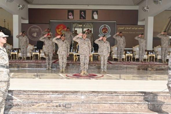 الفريق
    «العمرو»
    يرعى
    حفل
    تخرج
    معهد
    الدفاع
    الجوي