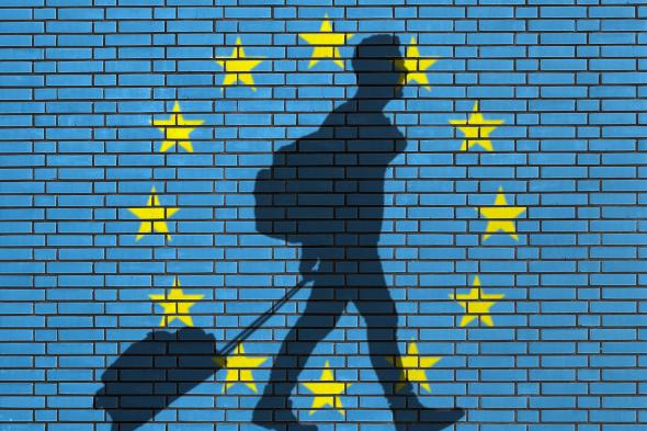 الاتحاد الأوروبي يعتزم تمديد مدة الإقامة في "شنغن" لـ 6 فئات مهنية