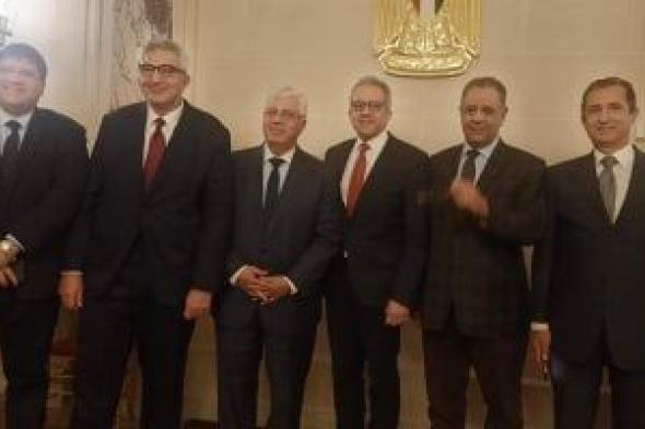 سفير
مصر
بباريس
يقيم
حفل
استقبال
على
شرف
وزير
التعليم
العالى
والبحث
العلمى