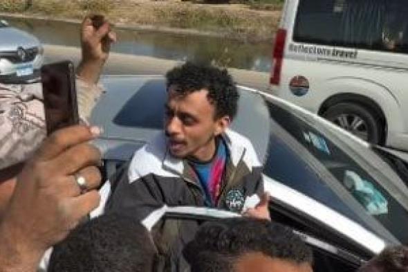 كواليس
طريفة
تجمع
كزبرة
بأهالى
الصعيد
خلال
تصوير
بيبو..
يغنون
الأقصر
بلدنا