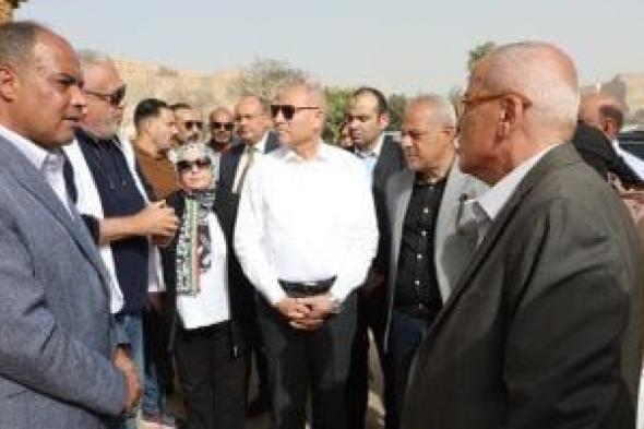 القاهرة:
لن
نزيل
سوق
الحمام
بالسيدة
عائشة
وتطويره
للحفاظ
على
طابعه
التاريخي