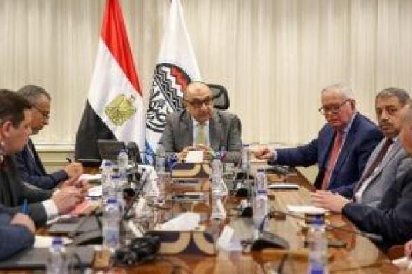 وزير
قطاع
الأعمال
يبحث
مع
الاتحاد
العام
للمستثمرين
الأفرو-آسيوي
فرص
الشراكة