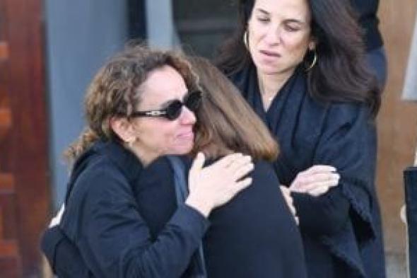 علا
رشدى
تتلقى
عزاء
والدها
بمسجد
الشرطة
بالشيخ
زايد
اليوم