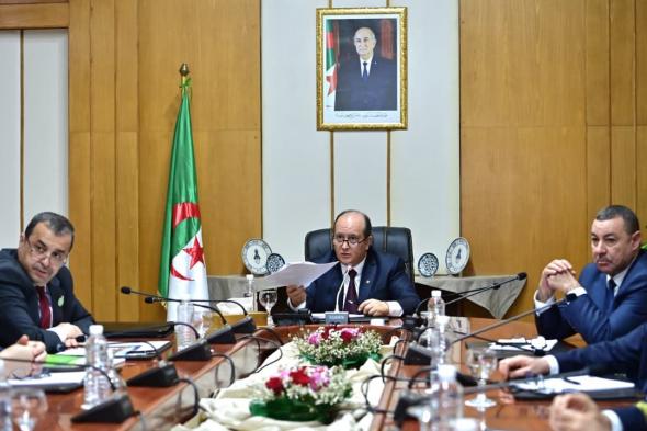 سيفي
غريب
يشدد
على
تسليم
الرصيف
المنجمي
بعنابة
نهاية
2026