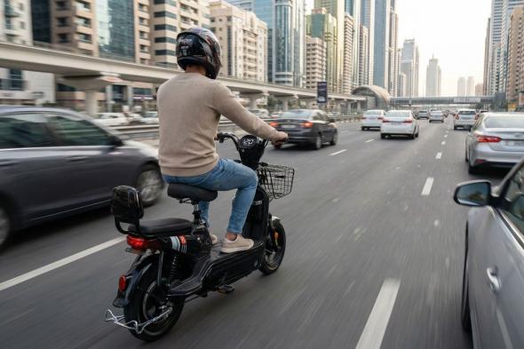 درّاجات كهربائية متهورة تدخل مسار المركبات وتُربك السائقين