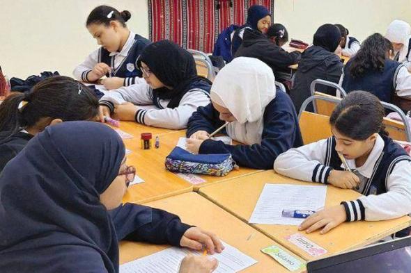 مدارس تصادر الهواتف من الطلبة وتنظم استخدام الآيباد