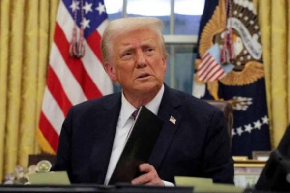 ترامب
      يوقع
      أمرا
      يهدد
      بفرض
      رسوم
      جمركية
      على
      أي
      دولة
      تتعامل
      مع
      إيران