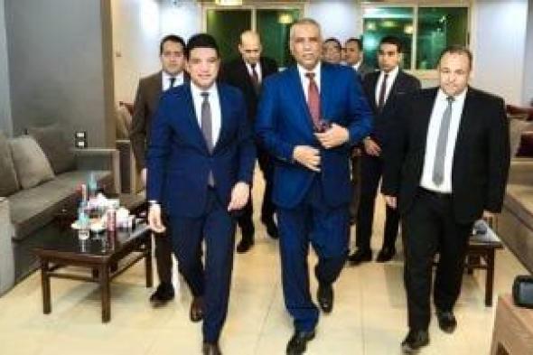 نائب
محافظ
سوهاج
يهنئ
مجلس
إدارة
نادى
مستشارى
النيابة
الإدارية
الجديد
بسوهاج