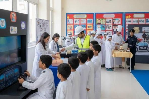 الإمارات..
      المدارس
      تختتم
      «أسبوع
      المهن»
      بتفاعل
      طلابي
      واسع