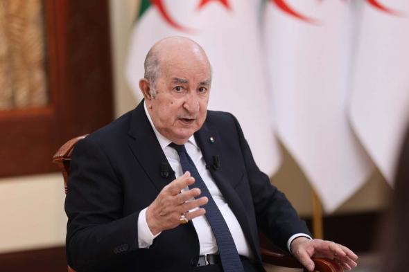 رئيس
الجمهورية:
لا
أحد
فوق
القانون
مهما
كان
منصبه..
ومن
لديه
ملف
ضد
أي
مسؤول
فلينشره