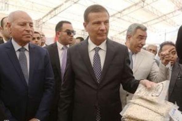 وزير
الزراعة
يوجه
بخفض
الأسعار
بمعرض
الوزارة
بميدان
باب
الشعرية..
صور