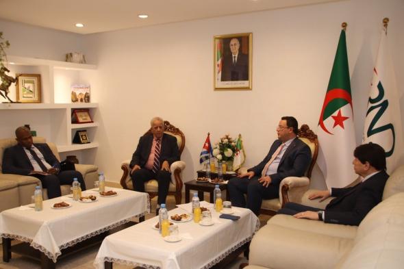 بودن
يستقبل
سفير
جمهورية
كوبا
لدى
الحزائر