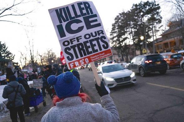 أطفال المهاجرين في «مينيابوليس» يلزمون منازلهم خوفاً من شرطة الهجرة الأميركية