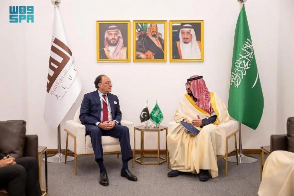 وزير
    الاقتصاد
    والتخطيط
    يبحث
    مع
    وزير
    المالية
    الباكستاني
    سبل
    التعاون
    الاقتصادي