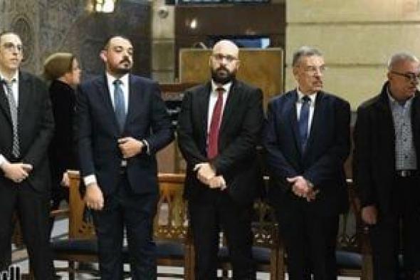 المستشار
محمد
شيرين
فهمي
ومحمد
الباز
يشاركان
في
عزاء
المستشار
ناجى
شحاتة