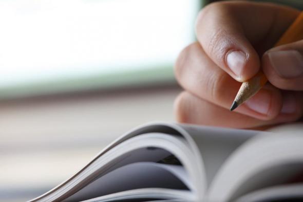 مختصة:
    3
    أخطار
    يتعرض
    لها
    الطالب
    في
    بيئة
    تعليمية
    غير
    مستوفاة
    الشروط