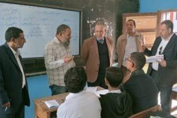 مدير
تعليم
أسيوط
يتابع
الانضباط
المدرسى
فى
4
مدارس
بأبو
تيج