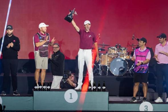 الأسترالي
    إلفيس
    سمايلي
    يتوج
    بلقب
    بطولة
    ليف
    جولف
    الرياض
    2026