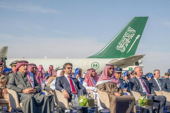 تحت
    رعاية
    خادم
    الحرمين
    ونيابة
    عنه..
    وزير
    الدفاع
    يفتتح
    معرض
    الدفاع
    العالمي
    2026