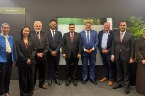 وفد
وزارة
البترول
يلتقي
المستثمرين
في
جناح
التعدين
المصري
بمؤتمر
إندابا