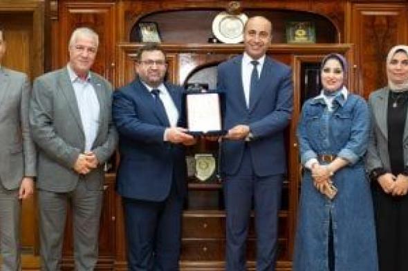 رئيس
جامعة
دمنهور
يستقبل
وفدا
أردنيا
لبحث
الشراكات
الأكاديمية
والبحثية