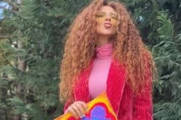 ميريام
فارس
بين
رشاقة
المسرح
وبساطة
الحياة
اليومية