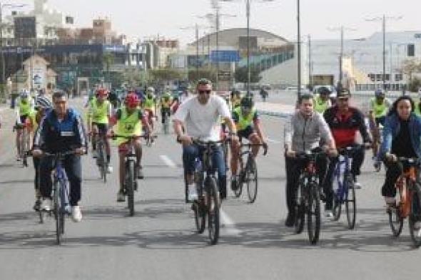 محافظ
السويس
يشارك
بمهرجان
السويس
الأول
للدراجات