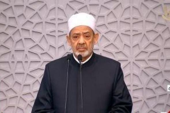 شيخ
الأزهر
يقدِّم
دعما
إنسانيا
وماديا
لأسرة
الطالب
الإندونيسى
"شهيد
العلم"