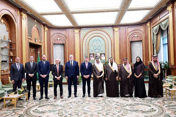 نائب
    رئيس
    مجلس
    الشورى
    يلتقي
    وفدًا
    من
    لجنة
    الشؤون
    الخارجية
    والدفاع
    والقوات
    المسلحة
    بـ«الشيوخ»
    الفرنسي