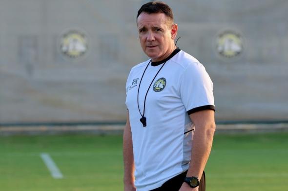 كلباء يقيل المدرب الصربي رازوفيتش.. ويتعاقد مع العراقي غازي فهد