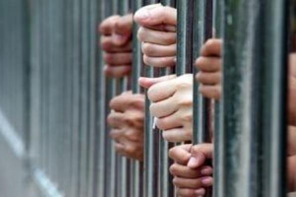 السجن
15
عاما
لشقيقين
بتهمة
قتل
شاب
في
قنا