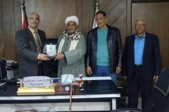 تعليم
قنا
يحصد
المركز
الثالث
فى
مسابقة
التميز
بالحرف
اليدوية
للأعمال
الخشبية