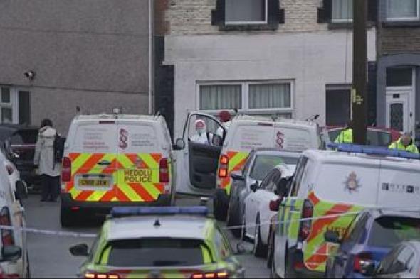 جريمة بشعة في بريطانيا.. 3 رجال وامرأة يقتلون مراهقاً