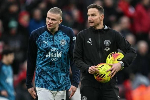 مشجعو
      ليفربول
      غاضبون
      من
      الضربة
      الثالثة