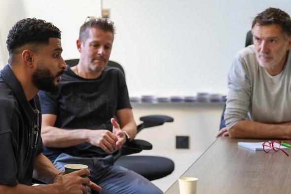 الجهاز
    الفني
    المساعد
    لـ«الأخضر»
    يجتمع
    مع
    لاعبي
    النصر
    المرشحين
    للمنتخب