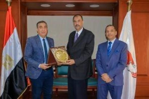 محافظ
سوهاج
يتابع
جاهزية
مركز
التلقيح
الصناعى
بطهطا
تمهيدا
لافتتاحه