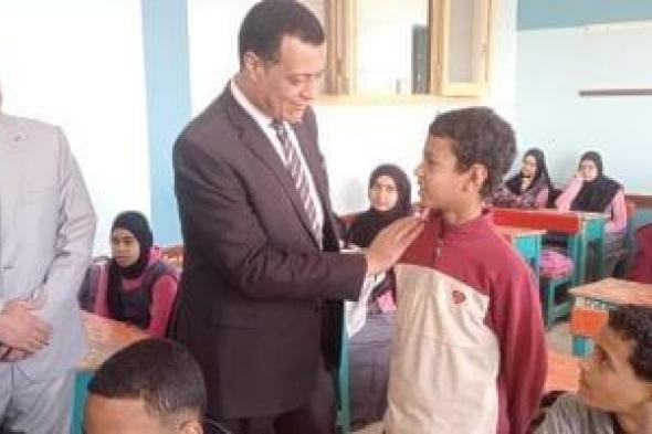 مدير
تعليم
سوهاج
يتابع
انتظام
الدراسة
بمدارس
إدارة
دار
السلام
التعليمية