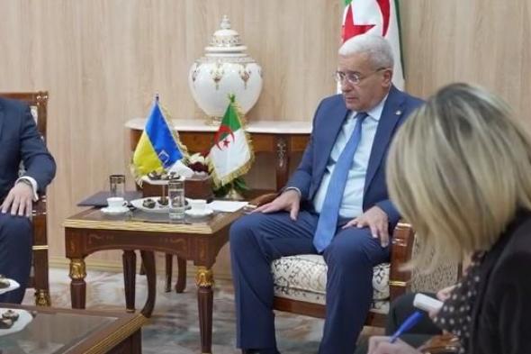 بوغالي
يستقبل
سفير
أوكرانيا
لدى
الجزائر