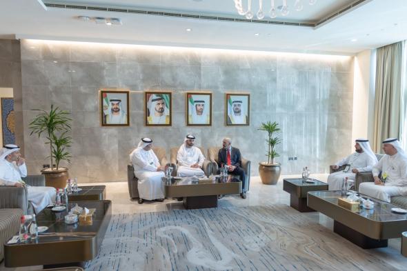 منصور بن محمد يلتقي الرئيس التنفيذي لمنظومة جامعة Rush الطبية