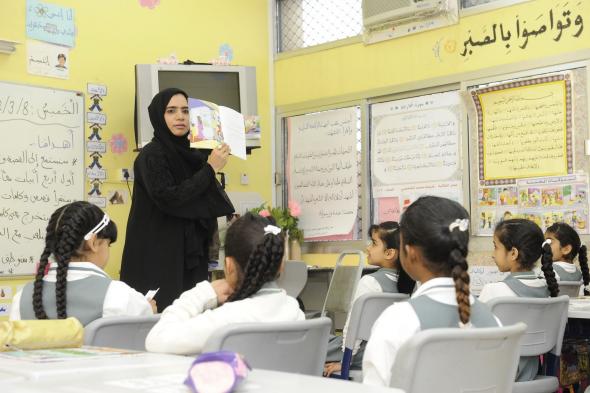 أبرزها ضعف الرواتب والاعباء الوظيفية.. "الوطني" يحدد 15 تحدياً يواجه تعزيز جودة حياة الكادر التعليمي