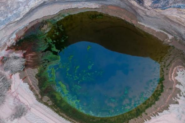 «قلتات»
    تبوك
    الصخرية..
    تجاويف
    تعكس
    قدرة
    الطبيعة
    على
    حفظ
    المياه