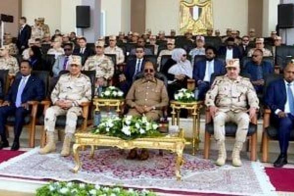 الرئيس
الصومالى
ووزير
الدفاع
يشهدان
اصطفاف
القوات
المصرية
المشاركة
ببعثة
الاتحاد
الأفريقى